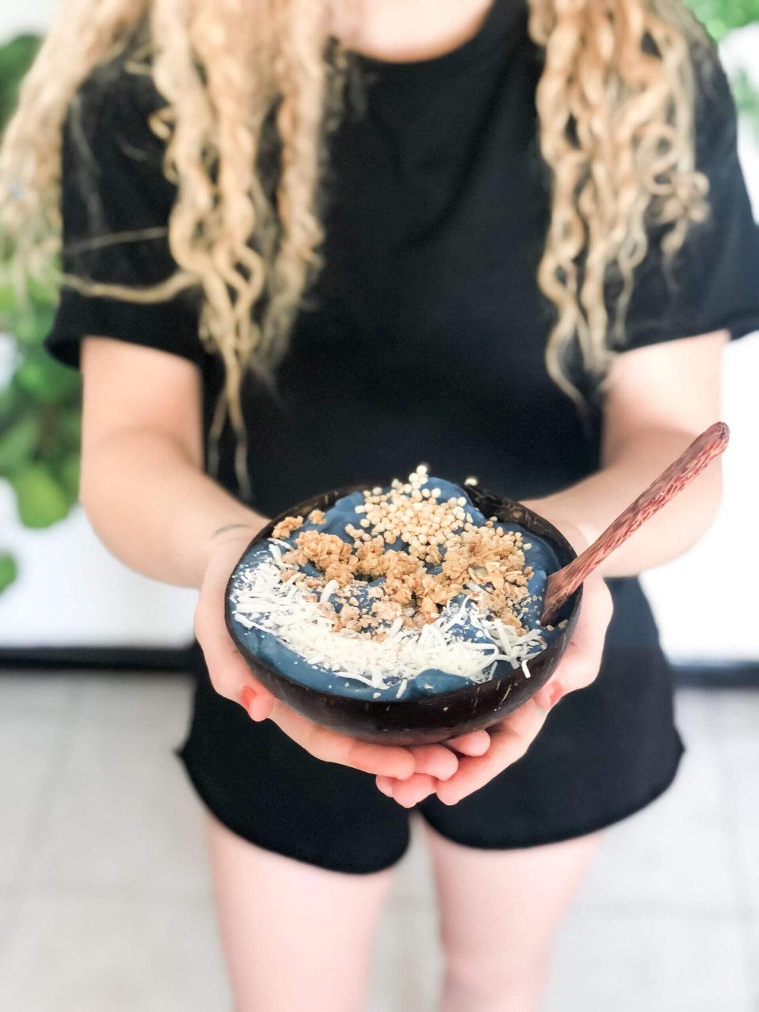 Blue spirulina smoothie bowl