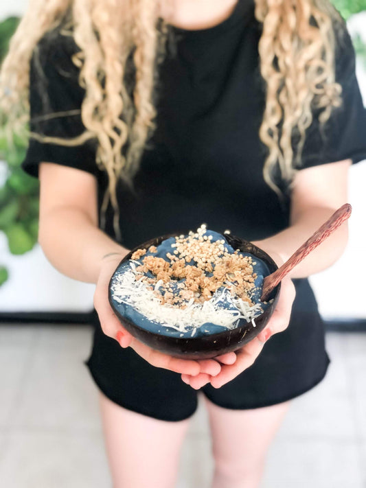 Blue spirulina smoothie bowl